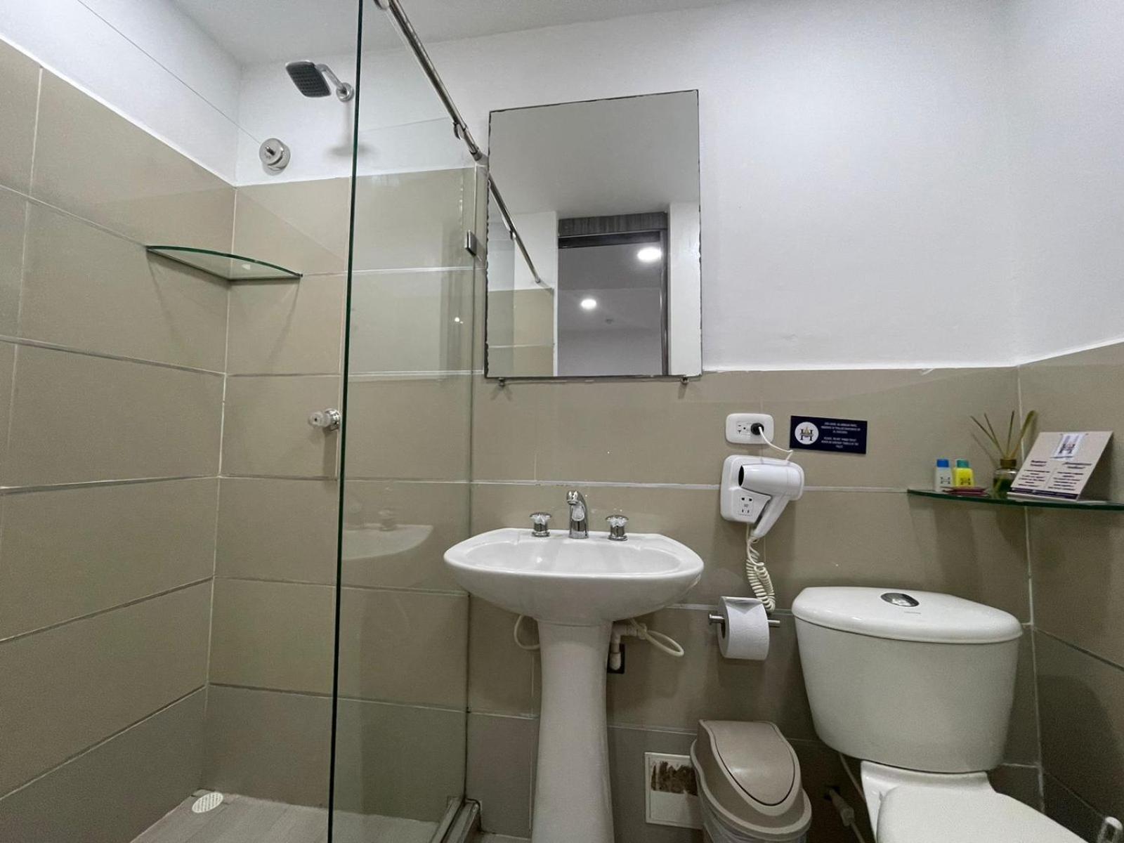 Hotel Hernandez Ctg Картахена Экстерьер фото